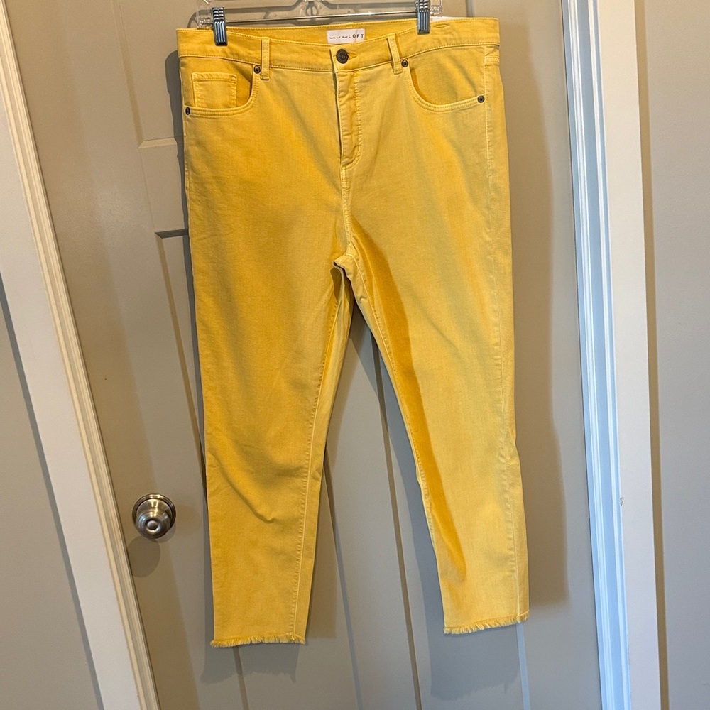 LOFT Yellow Capris Modern Skinny Crop Size 14/32 NWT